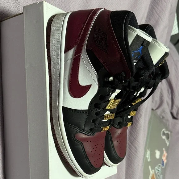 Women’s Air Jordan 1 Mid SE - Picture 5 of 13